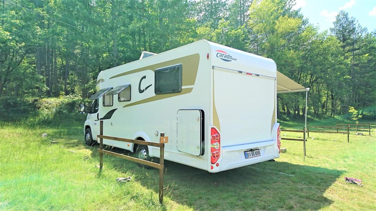 ホテル Camping Les Framboiseilles カステラーヌ エクステリア 写真